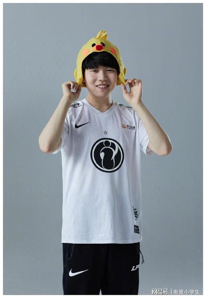 Crowns Sports-JackeyLove爆冷击败中国队Karsa在曼联比赛中出色防守之后，奥兰多魔术再遭质疑的简单介绍